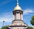 Часовня Троицы Живоначальной 
в честь 300-летия Санкт-Петербурга.